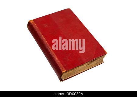 Un vecchio libro rosso consumato con una copertina in pelle isolata su sfondo bianco. Foto Stock