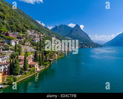 Lago di Lugano, Valsolda, Italia. Vista sul lago, sulle montagne e sul paesino panoramico. Una piccola città italiana sul lago di Albogasio Oria. Vista aerea con drone Foto Stock