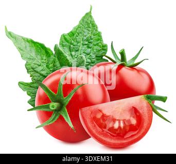 Verdure di pomodoro con isolato di foglie. Pomodoro intero, fetta, foglie su bianco. Percorso di ritaglio del pomodoro. Foto Stock