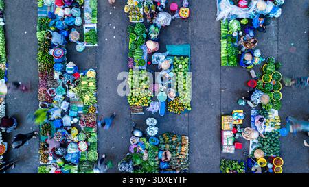 Vista aerea del mercato agricolo Cho Chom Hom a Tien Giang, Vietnam Foto Stock