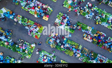 Vista aerea del mercato agricolo Cho Chom Hom a Tien Giang, Vietnam Foto Stock