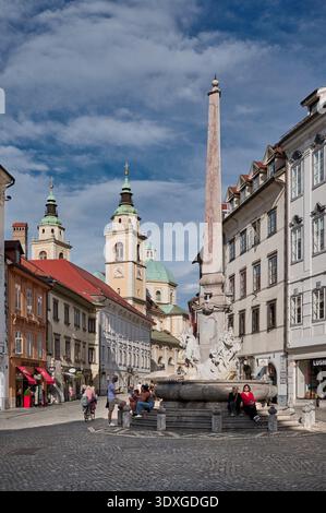 Fontana di Robba e Cattedrale di San Nicola, Piazza della città, Mestni trg, città Vecchia, fontana del XVIII secolo in marmo e pietra calcarea, Foto Stock