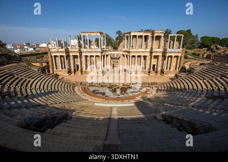 Teatro Romano di Merida, Badajoz, Estremadura, Spagna, patrimonio dell'umanità dell'UNESCO, in una giornata di sole Foto Stock