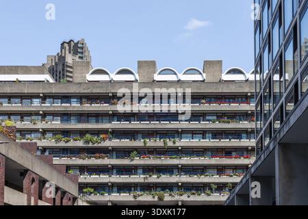 Barbican estate architettura brutalista a Londra Foto Stock