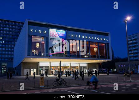 Berlino, Germania. 3 marzo 2026. La riapertura del Kino International viene celebrata con un ricevimento. Il cinema è stato rinnovato per 18 mesi in linea con il suo status elencato. Le proiezioni sono riprese il 26 febbraio. Crediti: Jens Kalaene/dpa/Alamy Live News Foto Stock