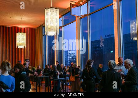 Berlino, Germania. 3 marzo 2026. La riapertura del Kino International viene celebrata con un ricevimento. Il cinema è stato rinnovato per 18 mesi in linea con il suo status elencato. Le proiezioni sono riprese il 26 febbraio. Crediti: Jens Kalaene/dpa/Alamy Live News Foto Stock