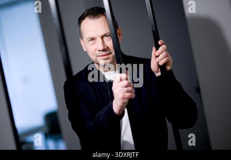 Berlino, Germania. 3 marzo 2026. L'autore Sebastian Fitzek a margine di un'intervista al dpa. Crediti: Britta Pedersen/dpa/Alamy Live News Foto Stock