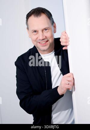 Berlino, Germania. 3 marzo 2026. L'autore Sebastian Fitzek a margine di un'intervista al dpa. Crediti: Britta Pedersen/dpa/Alamy Live News Foto Stock