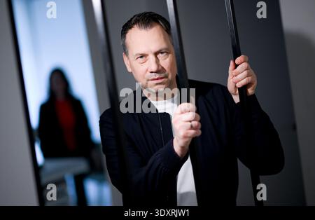 Berlino, Germania. 3 marzo 2026. L'autore Sebastian Fitzek a margine di un'intervista al dpa. Crediti: Britta Pedersen/dpa/Alamy Live News Foto Stock