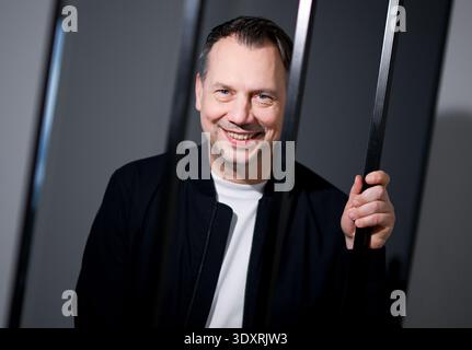 Berlino, Germania. 3 marzo 2026. L'autore Sebastian Fitzek a margine di un'intervista al dpa. Crediti: Britta Pedersen/dpa/Alamy Live News Foto Stock