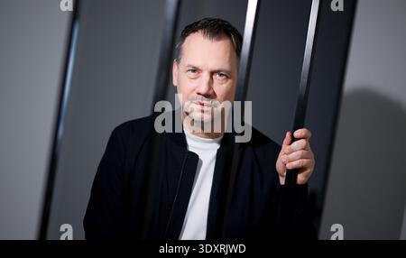 Berlino, Germania. 3 marzo 2026. L'autore Sebastian Fitzek a margine di un'intervista al dpa. Crediti: Britta Pedersen/dpa/Alamy Live News Foto Stock