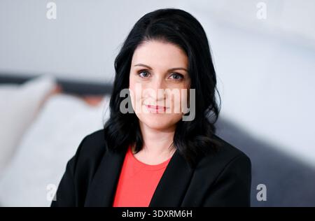 Berlino, Germania. 3 marzo 2026. L'autrice Annika Strauss a margine di un'intervista alla dpa. Crediti: Britta Pedersen/dpa/Alamy Live News Foto Stock