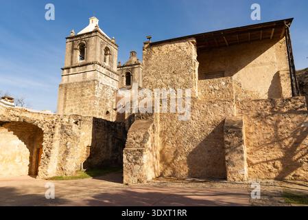 Esterno della chiesa della missione Concepción, edificio dedicato nel 1755, presso il San Antonio Missions National Park di San Antonio, Texas, USA. Foto Stock