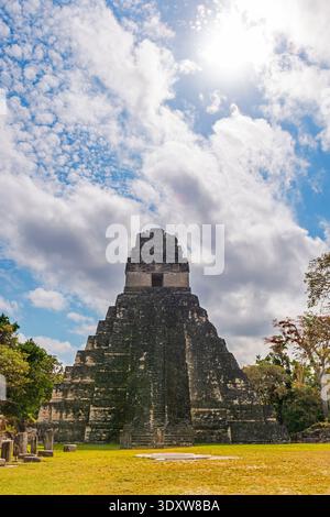 Grande Giaguaro Tempio i Piramide, parco nazionale di Tikal, Guatemala. Foto Stock
