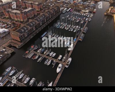 Veduta aerea che mostra l'entrata del molo di Brunswick che conduce verso il fiume Mersey. Foto Stock