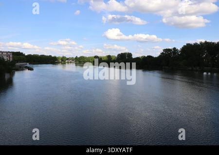 La rivière le Tarn, ville de Moissac, département du Tarn et Garonne, Francia Foto Stock