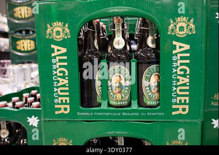 Allgäuer birreria principesco assortimento di birra Kempten, bevande alcoliche, marchio bavarese tedesco, alcol, bottiglie di vetro di deposito, casse, supermercato Foto Stock