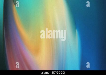 Un dipinto astratto ad acquerello caratterizzato da una miscela di sfumature blu verde giallo e viola con morbide transizioni Foto Stock