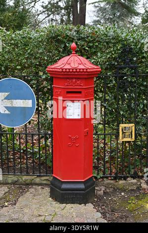 Una scatola a colonna esagonale vittoriana Penfold disegnata da Joh Wornham Penfold a Park Town nel nord di Oxford. Foto Stock