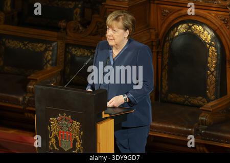 Hamburgs Erster Bürgermeister Dr. Peter Tschentscher empfängt die Ehrengäste beim Matthiae-Mahl 2026 im Hamburger Rathaus, Amburgo, Deutschland, AM 6. März 2026. Angela Merkel Ehemalige Bundeskanzlerin der Bundesrepublik Deutschland haelt eine Ansprache il primo sindaco di Amburgo Dr. Peter Tschentscher dà il benvenuto agli ospiti d'onore alla cena Matthiae 2026 presso il municipio di Amburgo, Amburgo, Germania, il 6 marzo 2026. Pronuncia il discorso di benvenuto , Angela Merkel ex Cancelliere della Repubblica federale di Germania tiene un discorso. *** Il primo sindaco di Amburgo Dr Peter Tschentscher accoglie gli ospiti d'onore Foto Stock