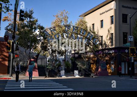 Arco di San Pedro Square a San Jose, California, 4 dicembre 2025 Foto Stock
