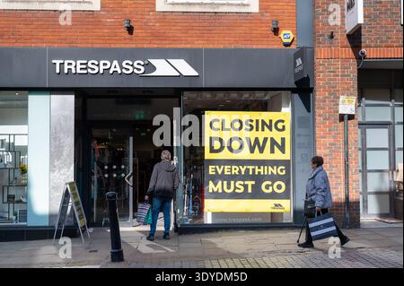 Windsor, Berkshire, Regno Unito. 5 marzo 2026. Il negozio di abbigliamento all'aperto Trespass di Peascod Street, Windsor, Berkshire, sta chiudendo. Crediti: Maureen McLean/Alamy Foto Stock