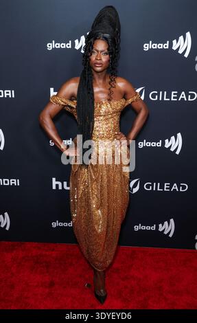 Beverly Hills, Stati Uniti. 6 marzo 2026. BEVERLY HILLS, LOS ANGELES, CALIFORNIA, USA - 05 MARZO: Symone arriva al 37° GLAAD Media Awards annuale tenutosi al Beverly Hilton Hotel il 5 marzo 2026 a Beverly Hills, Los Angeles, California, Stati Uniti. (Foto di Xavier Collin/Image Press Agency) credito: Image Press Agency/Alamy Live News Foto Stock