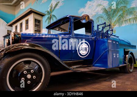 Autocisterna Ford modello AA, 1,5 tonnellate (1931). Elliott Museum, Stuart, Florida, Stati Uniti Foto Stock