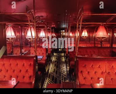 Interno del ristorante Victoria Station nel Passage des panoramas a Parigi in Francia Foto Stock