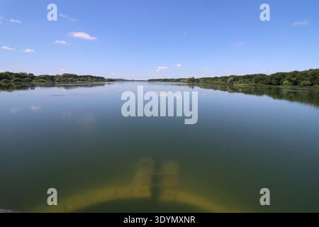 Etang de Saint Quentin, più Grand lac des Yvelines, comune di Montigny le Bretonneux, Saint Quentin en Yvelines, département des Yvelines, Francia Foto Stock