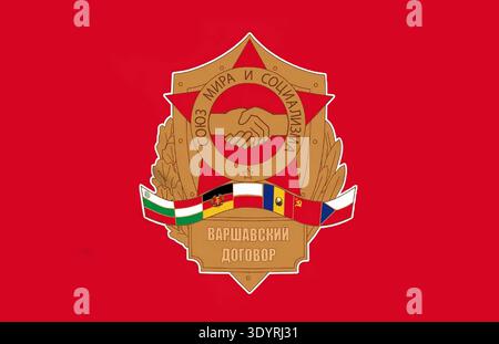 Immagine digitale dell'emblema del Patto di Varsavia con una stella rossa con una stretta di mano al centro, che simboleggia l'unità e la cooperazione tra gli stati socialisti. Intorno alla stella sono presenti le bandiere dei paesi membri, tra cui Bulgaria, Germania dell'Est, Polonia, Ungheria, Romania, Cecoslovacchia e Unione Sovietica. Il testo in cirillico recita '????? ????? ? ?????????? ' (Unione di pace e socialismo) e '??????????? ??????? ' (Patto di Varsavia). Questo emblema rappresenta l'alleanza militare formata nel 1955 durante l'era della Guerra fredda. Foto Stock