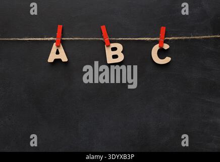 Alfabeto fatto di lettere di legno Foto Stock