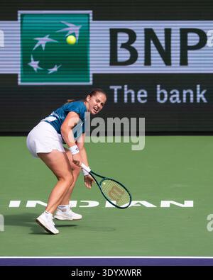 Indian Wells, California, Stati Uniti. 9 marzo 2026. Jelena Ostapenko (LAT) in azione contro Jessica Pegula (USA) durante il loro terzo turno al BNP Paribas Open il 9 marzo 2026, tenutosi all'Indian Wells Tennis Garden di Indian Wells, California. Crediti: csm/Alamy Live News crediti: Cal Sport Media/Alamy Live News Foto Stock