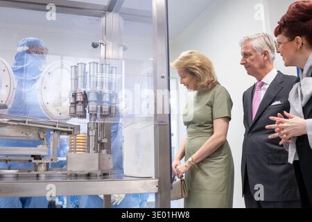 Niel, Belgio. 10 marzo 2026. Re Filippo - Filip del Belgio e la regina Matilde del Belgio sono ritratti durante una visita reale al Parco scientifico dell'Università di Anversa a Niel, martedì 10 marzo 2026. BELGA FOTO JONAS ROOSENS credito: Belga News Agency/Alamy Live News Foto Stock