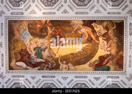 Gli sfarzosi interni tardobarocchi di Palazzo Leoni Montanari presentano elaborate decorazioni in stucco, affreschi mitologici sul soffitto e sculture. Italia Foto Stock