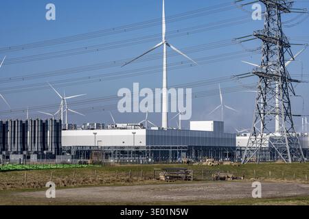 Il data center di Google, le torri di raffreddamento dei server, il data center di Eemshaven, l'intelligenza artificiale, su oltre 44 ettari, è in fase di espansione, potenziato da e Foto Stock