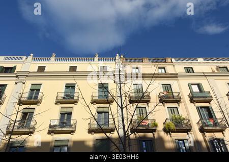 Edifici in Piazza indipendenza a Girona, Catalogna, Spagna Foto Stock