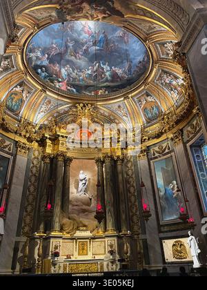 Parigi, Francia. Vista della Cappella della Vergine all'interno della chiesa di Saint-Sulpice. Foto Stock