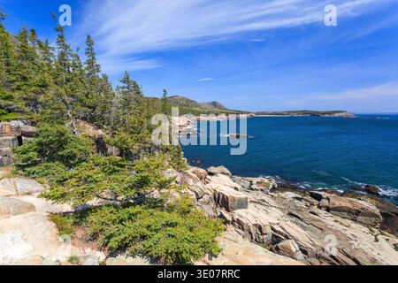 Maine, Stati Uniti. Otter Cliff nel Parco Nazionale dell'Acadia. Foto Stock