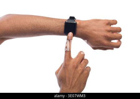Modello di orologio intelligente indossato a mano, ritaglio Foto Stock