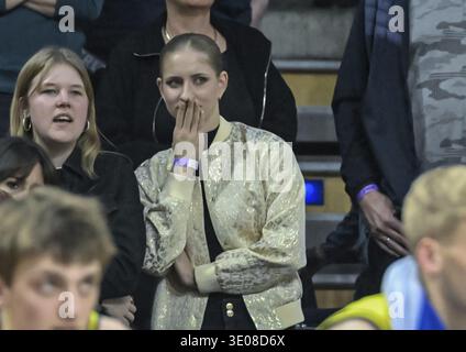 Basket easyCredit BBL Bundesliga, Alba Berlin - fitness First Wuerzburg Baskets v.l. pattinatrice di figura tedesca Minerva Hase ha vinto il bronzo olimpico come gue Foto Stock