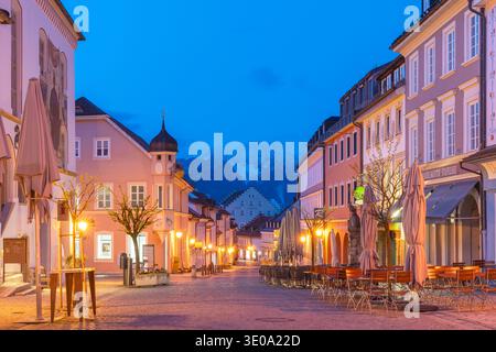 Mercato notturno Murnau di fronte a Estergebirge, Baviera, Germania, Europa Foto Stock