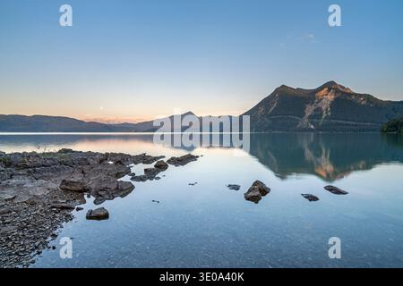 Vista dal Walchensee a Herzogstand (1731 m), alta Baviera, Baviera, Germania Foto Stock