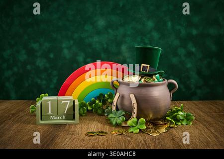 Il giorno di San Patrizio, che espone una pentola d'oro, sciamrock, arcobaleno e calendario Foto Stock