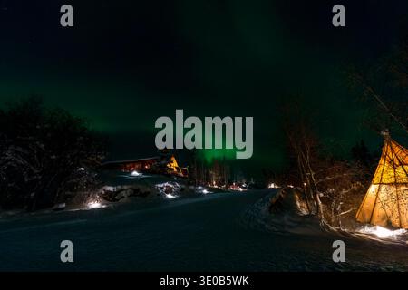 Vista dell'aurora boreale (aurora boreale), Yellowknife in Canada Foto Stock