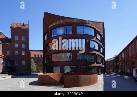 Moderno edificio circolare del KTH Royal Institute of Technology, Facoltà di architettura, Kungliga Tekniska Högskolan, campus di Stoccolma, Svezia Foto Stock