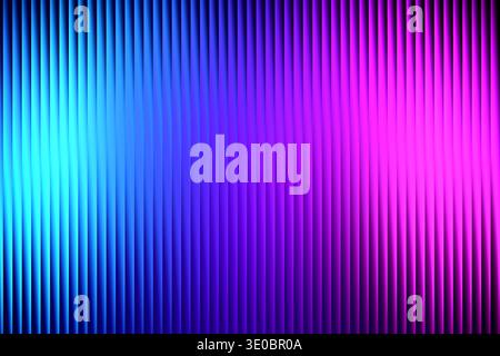 Una superficie in vetro a coste con una sfumatura di luce dal blu vibrante al viola intenso, creando uno sfondo astratto e futuristico Foto Stock