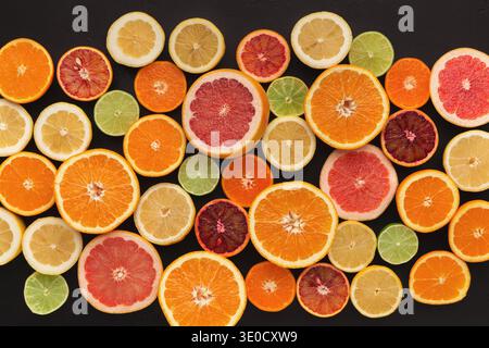 Frutta cirtus assortita sullo sfondo, vista dall'alto Foto Stock