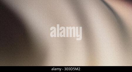 Un'immagine con sfumatura sfocata di tonalità beige e marrone che crea un effetto astratto e sfocato. Foto Stock