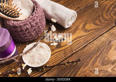 Composizione del trattamento termale su sfondo in legno Foto Stock